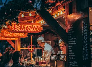 6 Food Apps to Download Before Your Next Trip