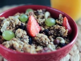 Reasons why you should start eating granola every day Granola