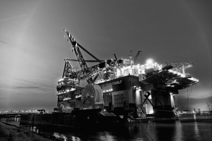 Screenshot_2019-04-10 Thialf is a crane vessel equipped wit HD photo by Warner ( warnerl) on Unsplash