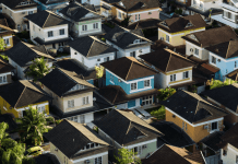 Insurance agent vs. insurance adjuster. How to find the right homeowners insurance to best fit your needs? homeowners insurance