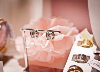 Pearls and Diamonds: Intimate Jewelry for the Bride Wedding Bells Ringing