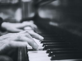Easy Ways to Learn How to Play Piano