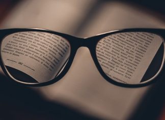 The Benefits of Using Anti-Glare Reading Glasses