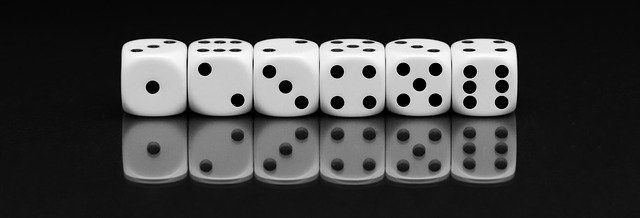 cube, roll the dice, play
