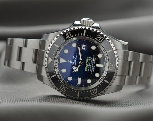 A Review of The Rolex Submariner Watch