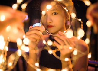 Tasteful Interior Design Ideas Using Neon Lights