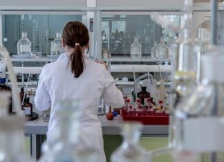 Forging Your Own Professional Path: 5 Tips for Choosing the Right Medical Career