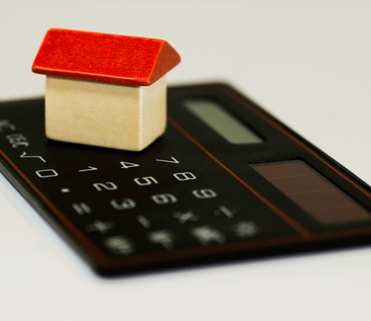 How to Calculate Your Average ROI on a Rental Property house-167734_1920.jpg