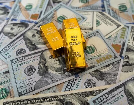 Innovative Gold Dealer Guides Investors Navigating Red Hot Market Gold bars on 100 us dollar note Premium Photo