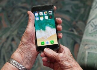 7 Tech Gadgets Seniors Will Love in 2021