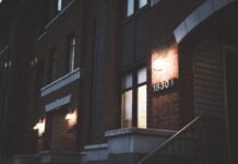 14 Helpful Tips for Renting Apartments in Ottawa black and white UNK building