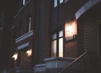 14 Helpful Tips for Renting Apartments in Ottawa black and white UNK building