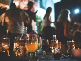 How to Show Your Party Guests a Good Time clear wine glass