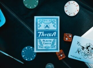 Online Pokies Free Credits blue Three A plastic coated playing card box