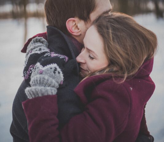 Long-Distance Relationships Can Be a Killer: Here is a Way to Get the Best Out of Them man and woman hugging each other