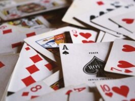Is It Better to Play in Online Live Casino or to Visit a Land-Based Casino? scattered playing cards