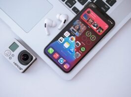 Rain Check: Get The Most Out of Your Weather Ticker Widget Plugin silver iphone 6 beside white apple earpods