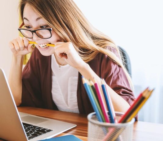 6 Factors to Take Into Account Before Hiring an Online Tutor