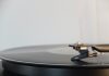 4 Tips for Defining Your Music Taste round black vinyl disc on vinyl player