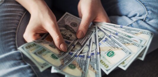 How to Choose the Banking Sector for Getting Enterprise Loans? fan of 100 U.S. dollar banknotes