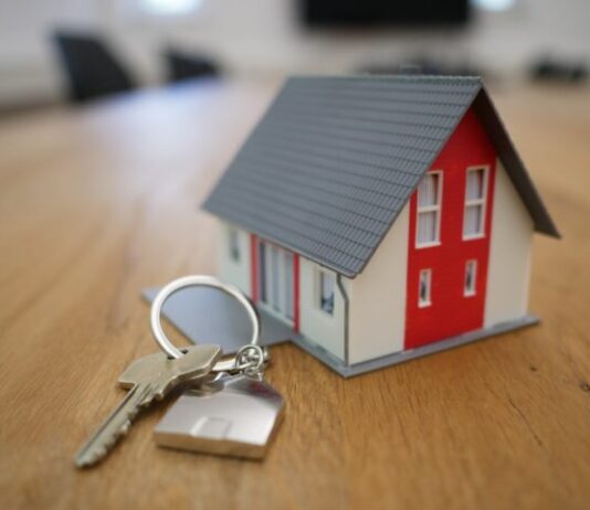 Calculating the Average Amount of House Insurance With Surex white and red wooden house miniature on brown table