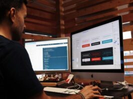 5 Ways Denver’s Web Designers Are Staying Ahead of the Curve man using Apple computer