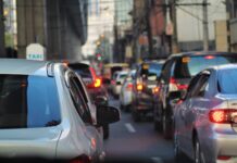 3 Best Ways to Hire Lawyer for Traffic Accidents cars on road during daytime