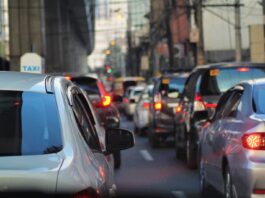 3 Best Ways to Hire Lawyer for Traffic Accidents cars on road during daytime