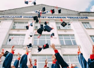 6 Useful Tips on How to Write an Application Essay group of fresh graduates students throwing their academic hat in the air