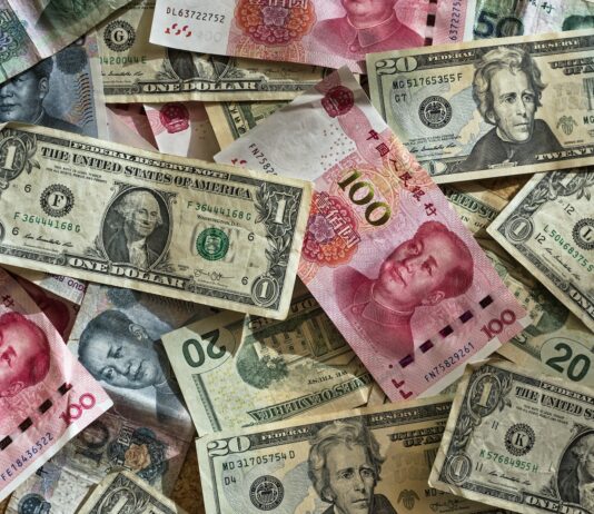 Integration of the digital Yuan in the Chinese supply chain! assorted banknotes