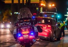 How to Reach the Best Accident Lawyers in Las Vegas? policeman leaning on sports car's window