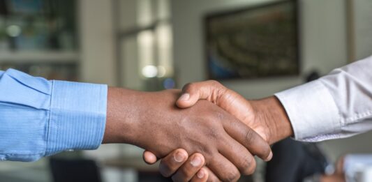 Pros and Cons of Hiring Foreclosure Lawsuits in Florida two people shaking hands