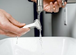 How to Choose a Qualified Plumbing Professional for Your Home silver faucet