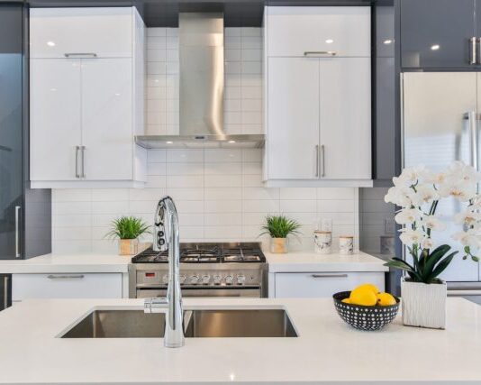 Why Is My Kitchen Sink Leaking — Common Causes gray stainless steel faucet