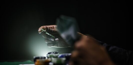 Does Playing Poker Help You to Become a More Analytical Person?