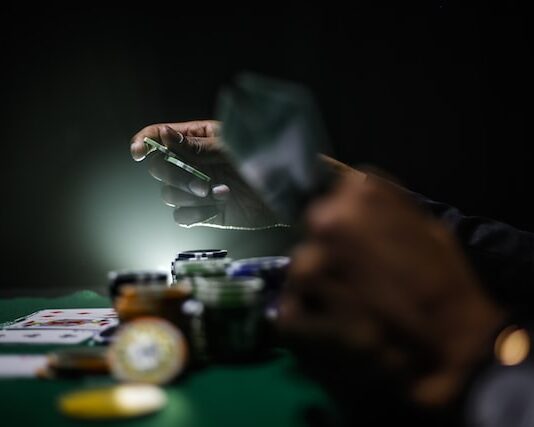Does Playing Poker Help You to Become a More Analytical Person?