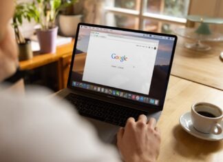 From Outreach to Analytics: The Ultimate Guide to Successful Link Building person using macbook pro on table