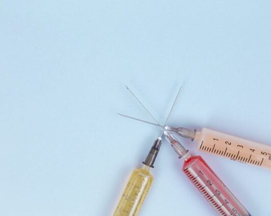 Why No Two Addiction Recovery Programs and Centers Are the Same clear glass tube with brown liquid