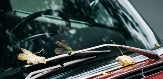 The Differences Between Duralast Bosch Windshield Wipers leaves on vehicle