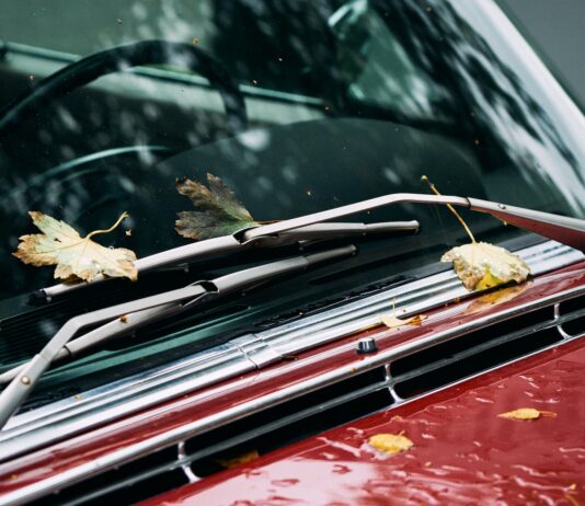 The Differences Between Duralast Bosch Windshield Wipers leaves on vehicle