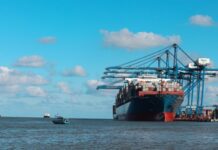 International Freight Shipping: Nuance and Useful Tips a large ship in the water