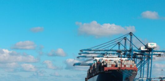 International Freight Shipping: Nuance and Useful Tips a large ship in the water