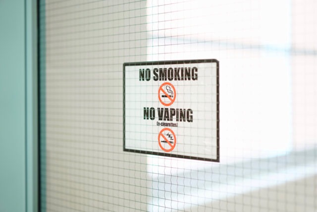 No,Smoking,And,No,Vaping,Sign,On,The,Glass,Door.