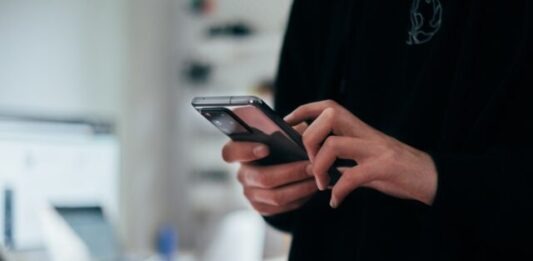 Mobile Casinos in New Zealand: The Ultimate Guide person holding black android smartphone