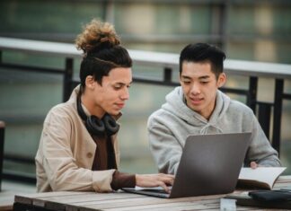 Unlocking Your Writing Potential with EasyEssayOnline.com