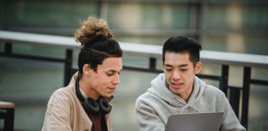 Unlocking Your Writing Potential with EasyEssayOnline.com