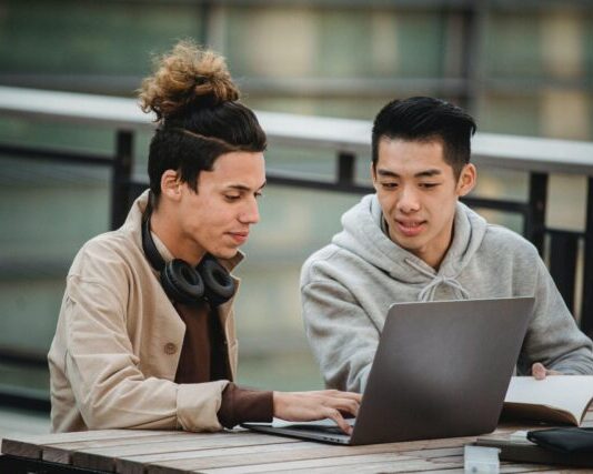 Unlocking Your Writing Potential with EasyEssayOnline.com