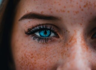 Are There Any Before-And-After Pictures Available for Woolash Users woman with blue eyes