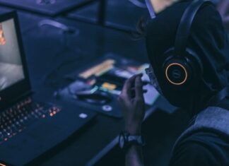 Amirdrassil, The Dream’s Hope: Introduction to the Raid Bosses man playing on gaming lapto p