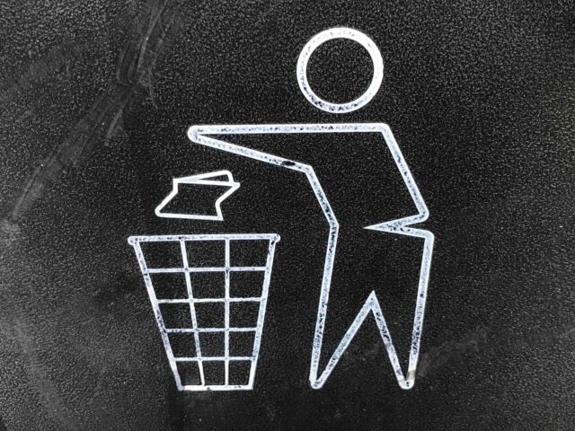 Photo by Gary Chan litter signage